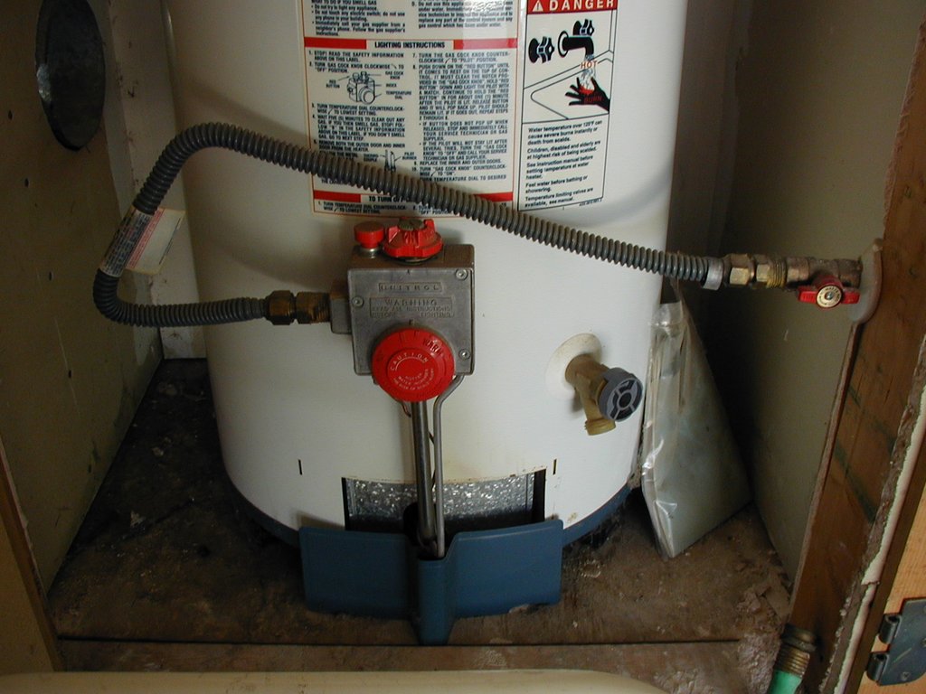 2001/08(August)/Misc/1024x768_2001-08-07-waterheater-bottom-1.JPG