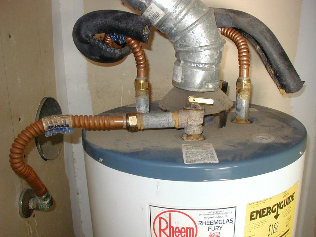 2001/08(August)/Misc/1024x768_2001-08-07-waterheater-top-3.JPG