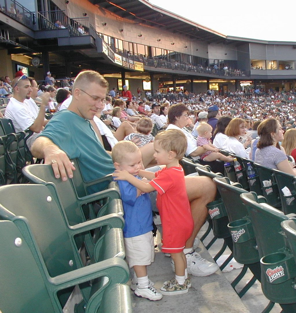 2001-08-14-14-RoundRock-Express-Travis-Chance-Vale.JPG