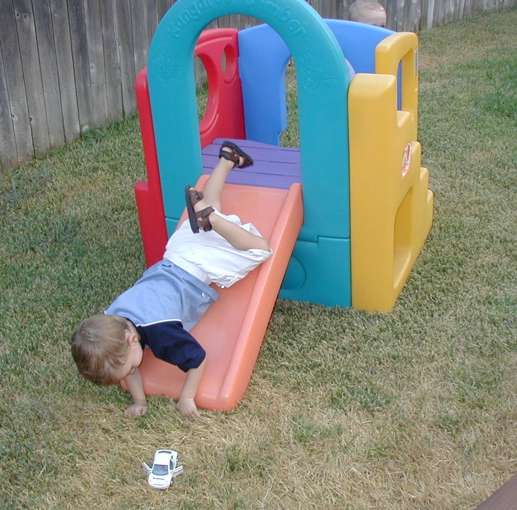 2001/08(August)/Misc/1024x768_2001-08-16-Chance-backyard-1.jpg