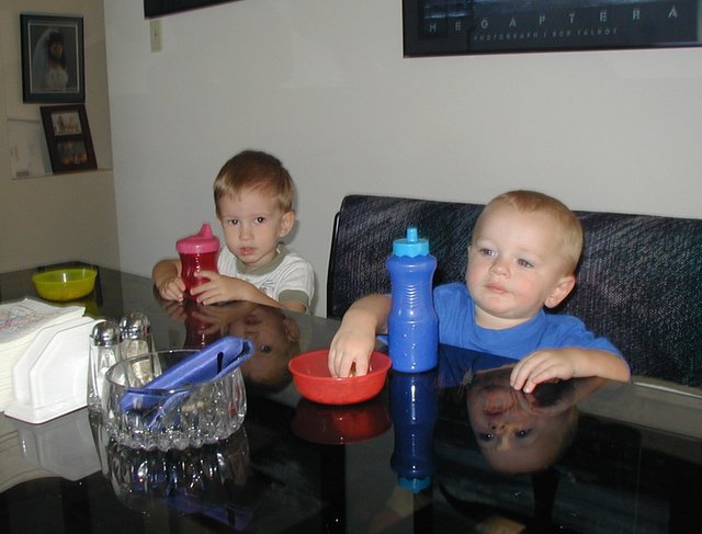 2001-08-06-Chance-Vale-eating-1.jpg