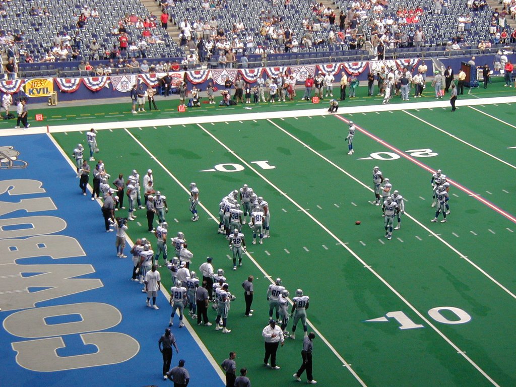 2001/09(September)/Cowboys-vs-Buccaneers/1024x768_2001-09-09-Cowboys-vs-Buccaneers-05-warmup.JPG