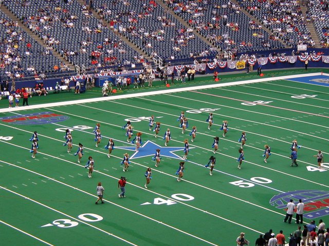 2001-09-09-Cowboys-vs-Buccaneers-08-cheerleaders.JPG