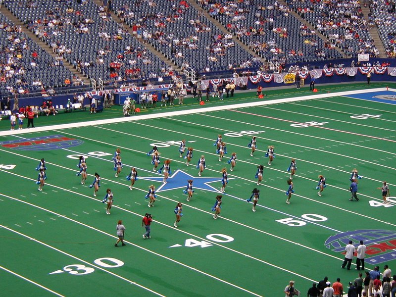2001-09-09-Cowboys-vs-Buccaneers-08-cheerleaders.JPG