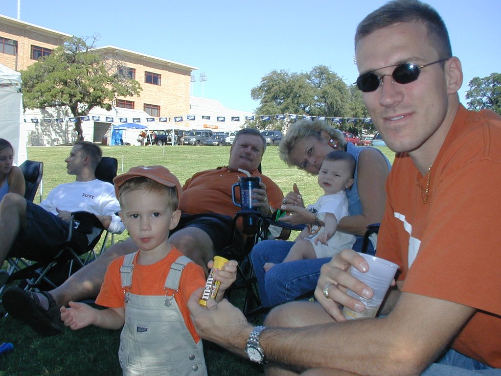 2001/09(September)/Misc/1024x768_2001-09-29-Texas-Tailgaters-TxTech-1-Josh-Chance-Jim-Janeen-Dax-Travis.JPG