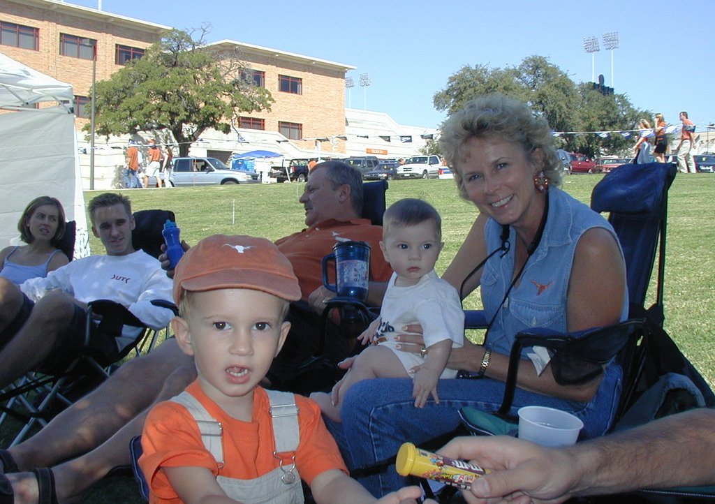 2001/09(September)/Misc/1024x768_2001-09-29-Texas-Tailgaters-TxTech-3-Heather-Josh-Chance-Jim-Janeen-Dax-Travis.JPG
