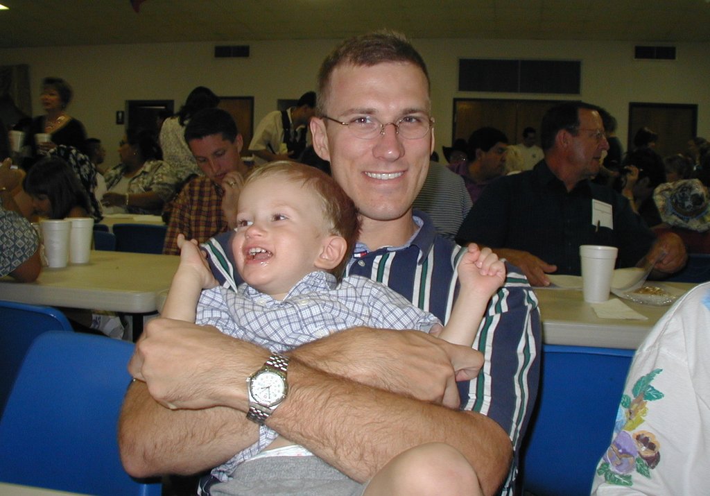 2001/09(September)/Misc/1024x768_2001-09-30-Church-fair-1-Travis-Chance.JPG