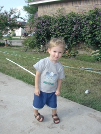 2001/09(September)/Misc/2001-09-03-Chance-watching-Daddy-fix-PVC-pipe.JPG