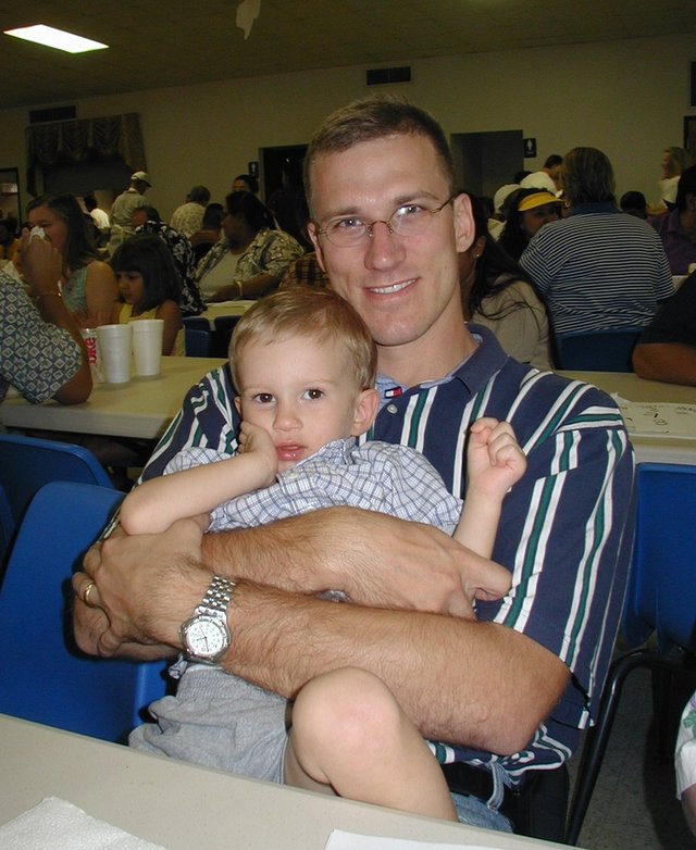 2001/09(September)/Misc/640x480_2001-09-30-Church-fair-2-Travis-Chance.JPG