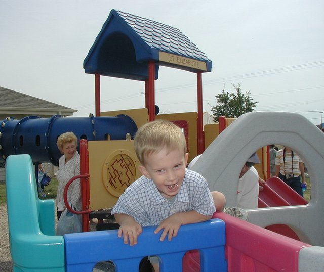 2001/09(September)/Misc/640x480_2001-09-30-Church-fair-7-Chance.JPG