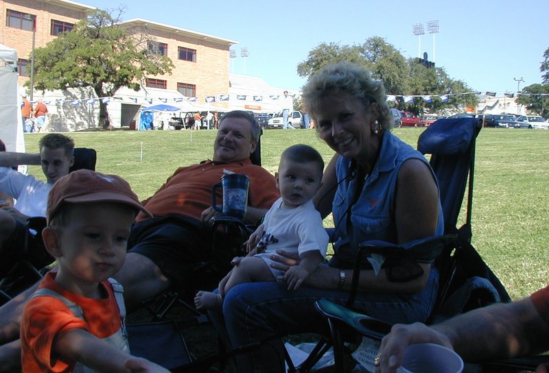 2001/09(September)/Misc/800x600_2001-09-29-Texas-Tailgaters-TxTech-2-Josh-Chance-Jim-Janeen-Dax-Travis.JPG