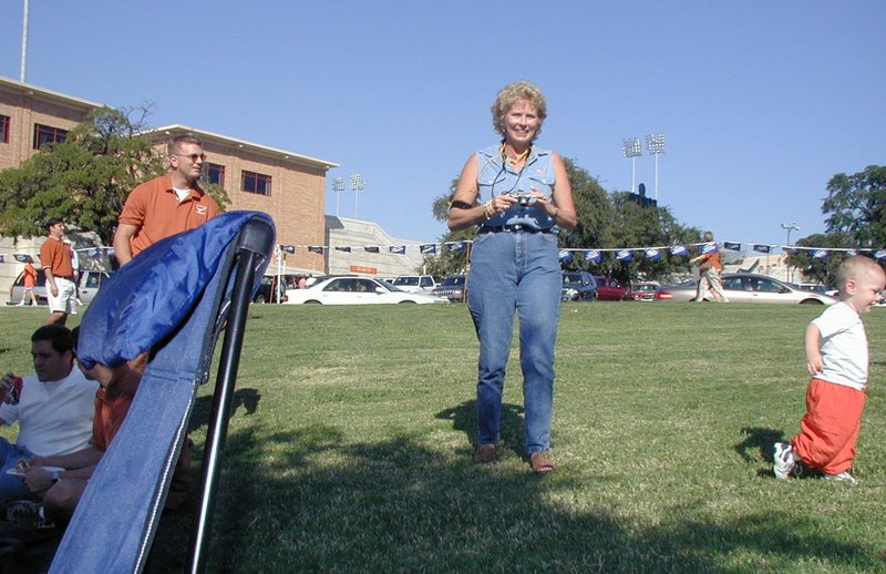 2001/09(September)/Misc/800x600_2001-09-29-Texas-Tailgaters-TxTech-7-Justin-Janeen-Vale.JPG