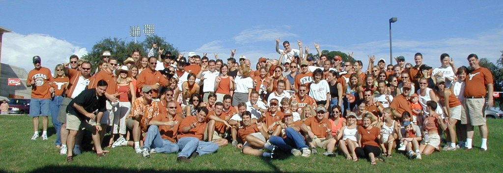 2001/09(September)/TexasTailgaters/1024x768_2001-09-01-TexasTailgaters-Longhorns-vs-NMSU-Aggies-6-group.JPG