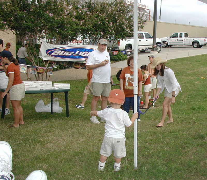 2001/09(September)/TexasTailgaters/800x600_2001-09-08-Texas-Tailgate-Vale-Golfing-1.JPG