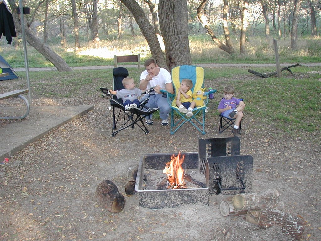 2001/10(October)/Camping-McKinney-Falls/1024x768_2001-10-25-Camping-McKinney-Falls-4-Vale-Chance-Justin-Aaron.JPG