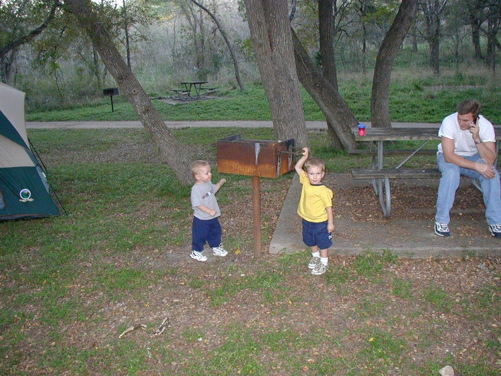 2001/10(October)/Camping-McKinney-Falls/1024x768_2001-10-25-Camping-McKinney-Falls-6-Vale-Chance-Justin.JPG