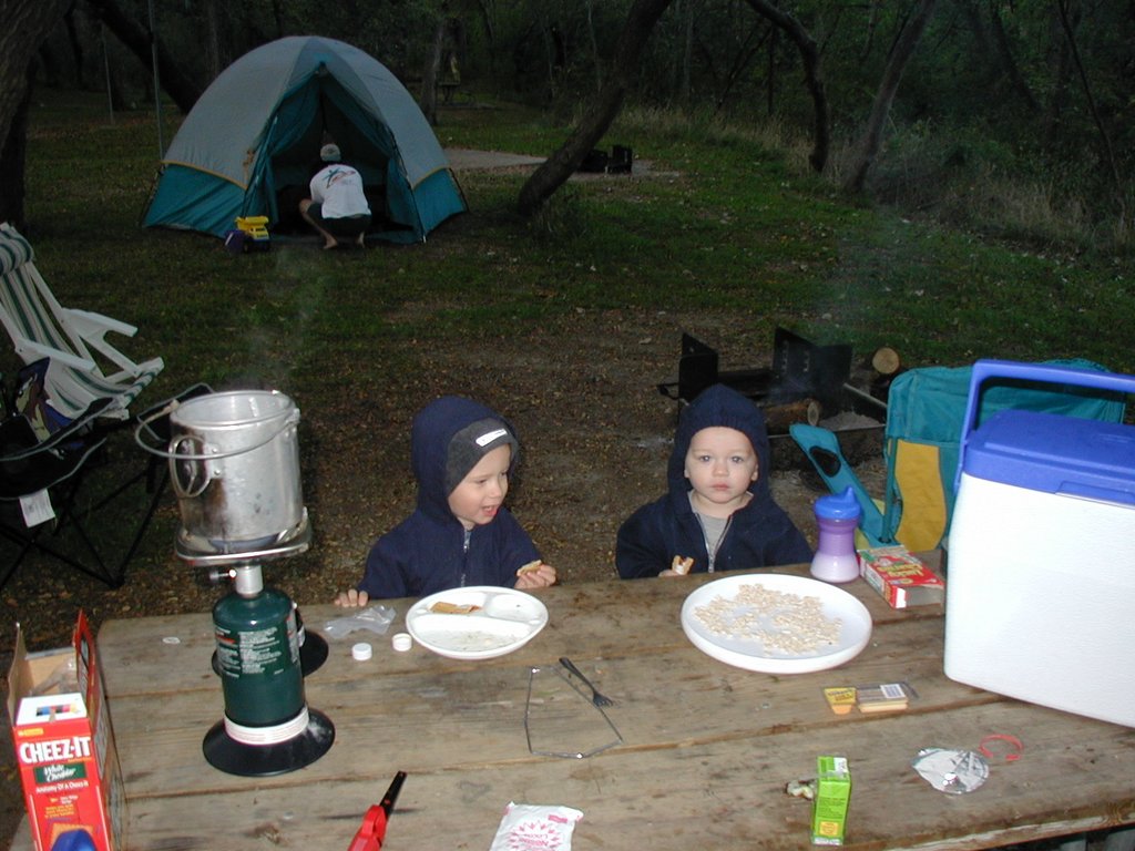 2001/10(October)/Camping-McKinney-Falls/1024x768_2001-10-26-Camping-McKinney-Falls-01-Chance-Vale-eating-breakfast.JPG