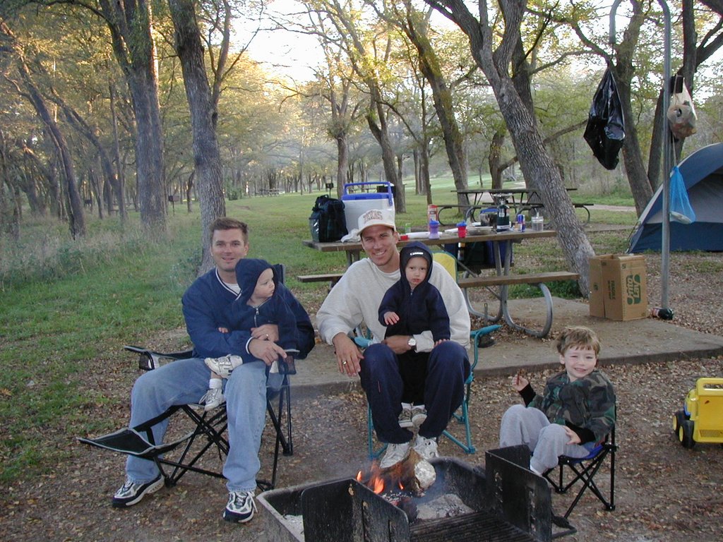 2001/10(October)/Camping-McKinney-Falls/1024x768_2001-10-26-Camping-McKinney-Falls-08-Justin-Vale-Travis-Chance-Aaron.JPG