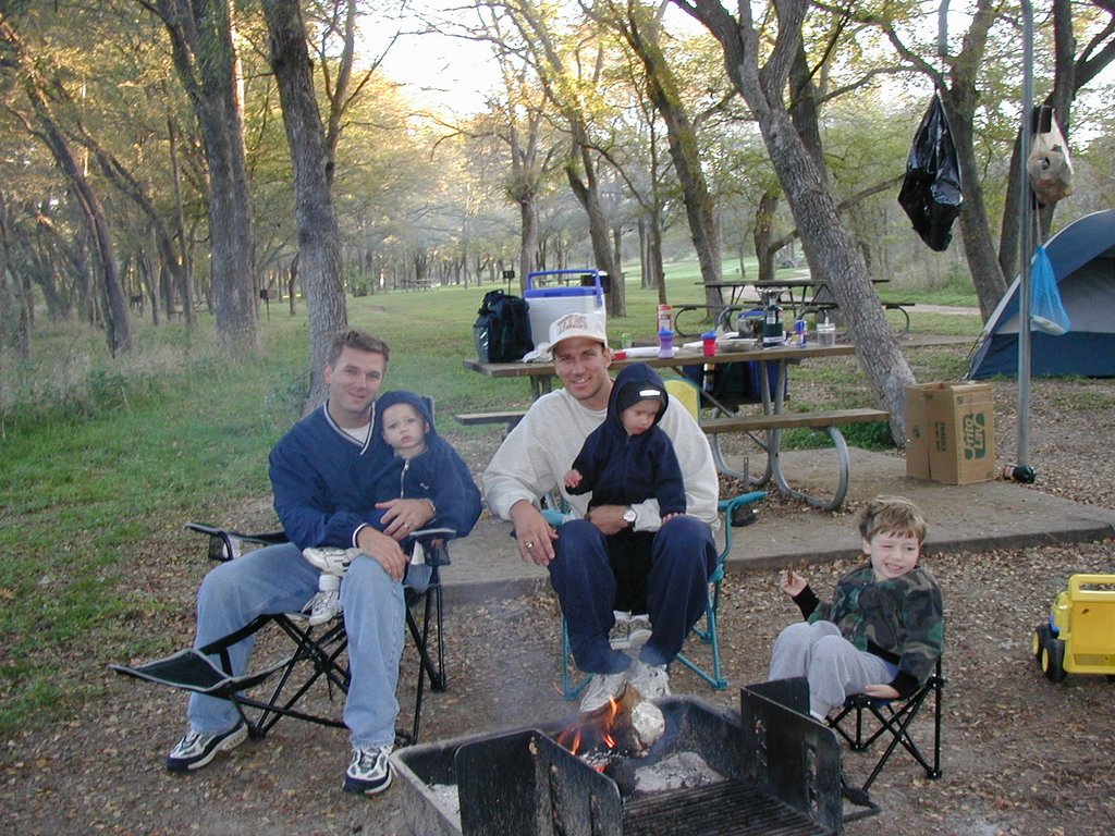 2001-10-26-Camping-McKinney-Falls-09-Justin-Vale-Travis-Chance-Aaron.JPG