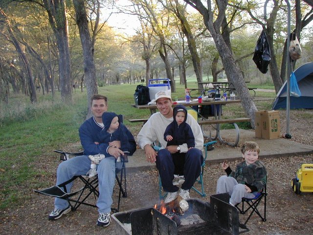 2001-10-26-Camping-McKinney-Falls-08-Justin-Vale-Travis-Chance-Aaron.JPG