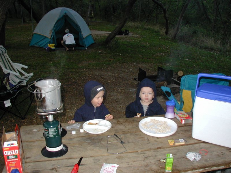 2001/10(October)/Camping-McKinney-Falls/800x600_2001-10-26-Camping-McKinney-Falls-01-Chance-Vale-eating-breakfast.JPG