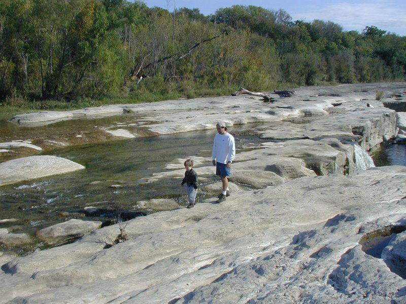 2001/10(October)/Camping-McKinney-Falls/800x600_2001-10-26-Camping-McKinney-Falls-11-Jim-Aaron-at-falls.JPG
