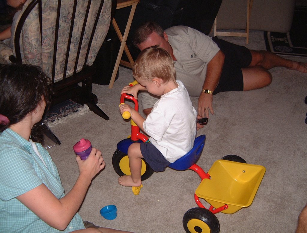 2001/10(October)/Chance-Bday/1024x768_2001-10-05-Chance-Bday-04-Suzi-Chance-Jim-Tricycle.JPG