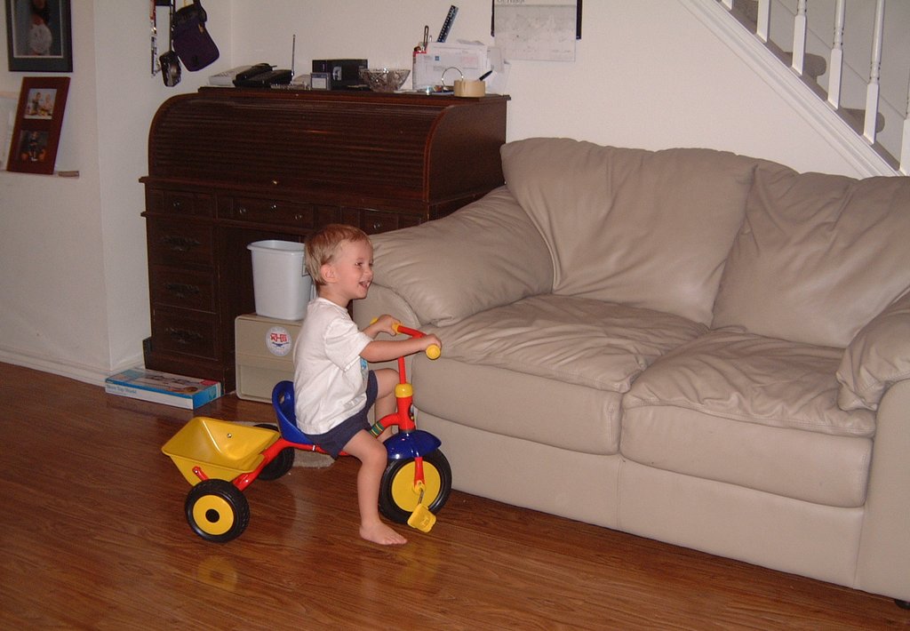 2001/10(October)/Chance-Bday/1024x768_2001-10-05-Chance-Bday-08-Chance-Tricycle.JPG