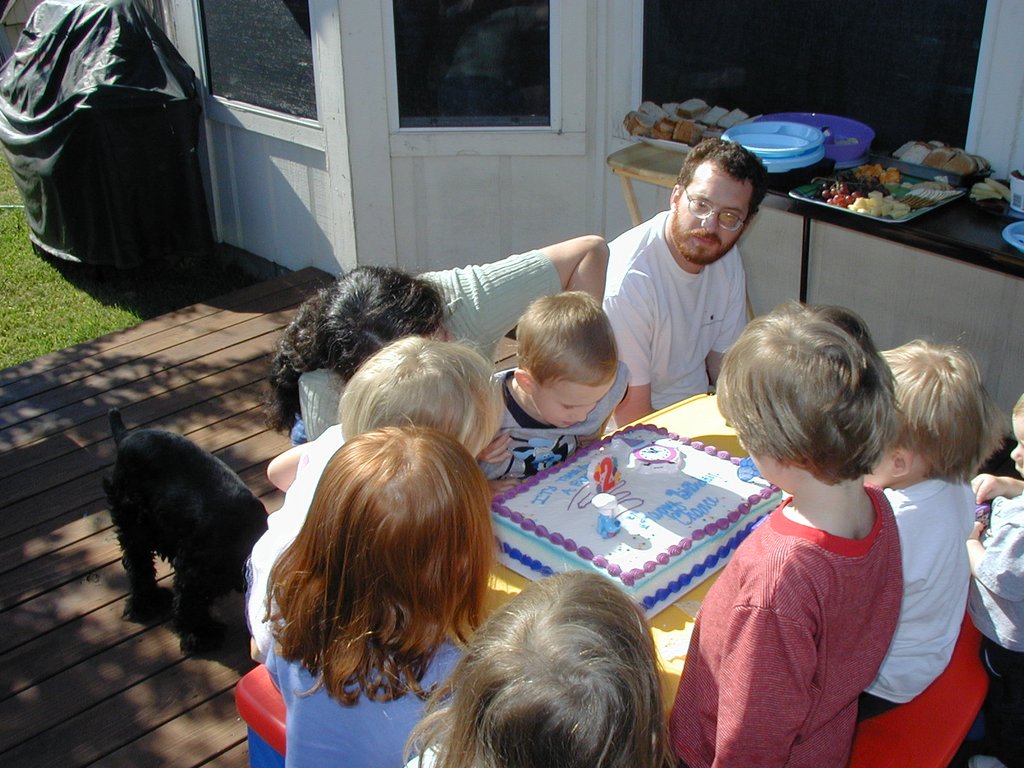 2001-10-07-Chance-Bday-15-kids-blowing-candle.JPG