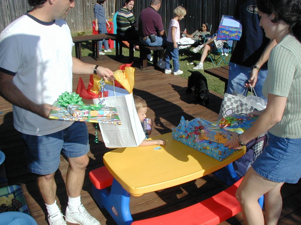 2001/10(October)/Chance-Bday/1024x768_2001-10-07-Chance-Bday-20.JPG