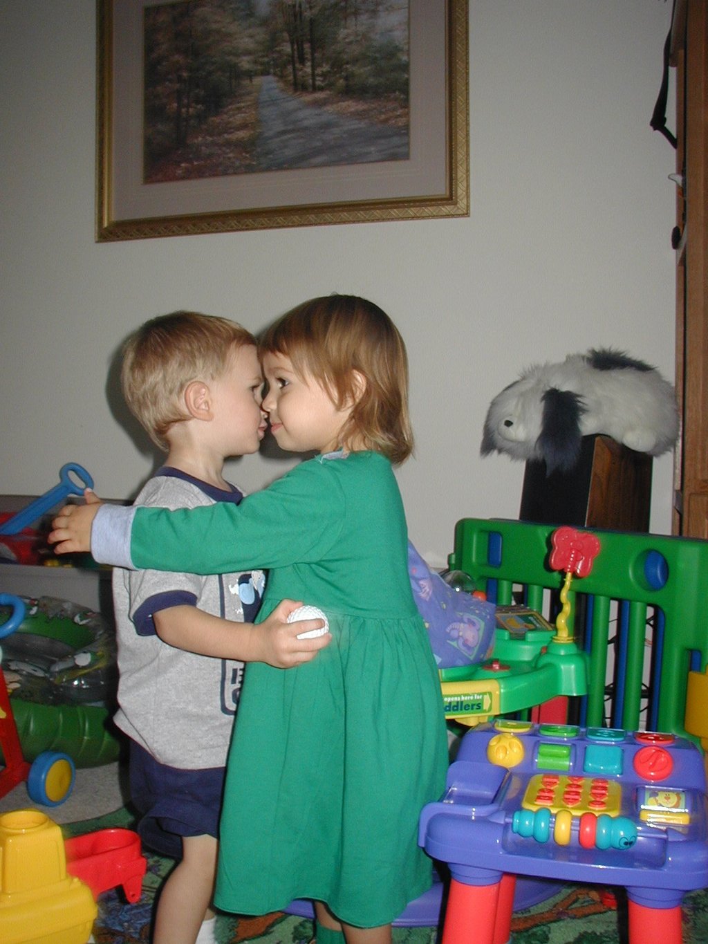 2001/10(October)/Chance-Bday/1024x768_2001-10-07-Chance-Bday-30-Chance-Kalyani-hugging.JPG