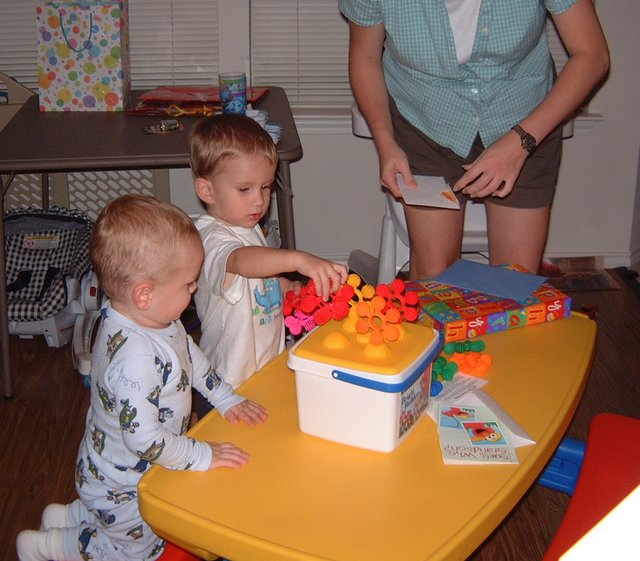 2001/10(October)/Chance-Bday/640x480_2001-10-05-Chance-Bday-19--Vale-Chance-Suzi-builderblocks.JPG