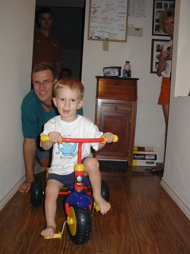 2001-10-05-Chance-Bday-29-Travis-Chance-tricycle.JPG