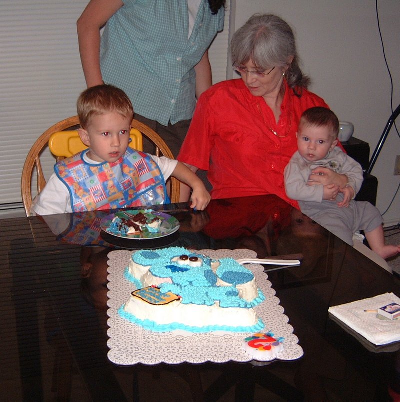 2001-10-05-Chance-Bday-09-Chance-Grammy-Dax-cake.JPG