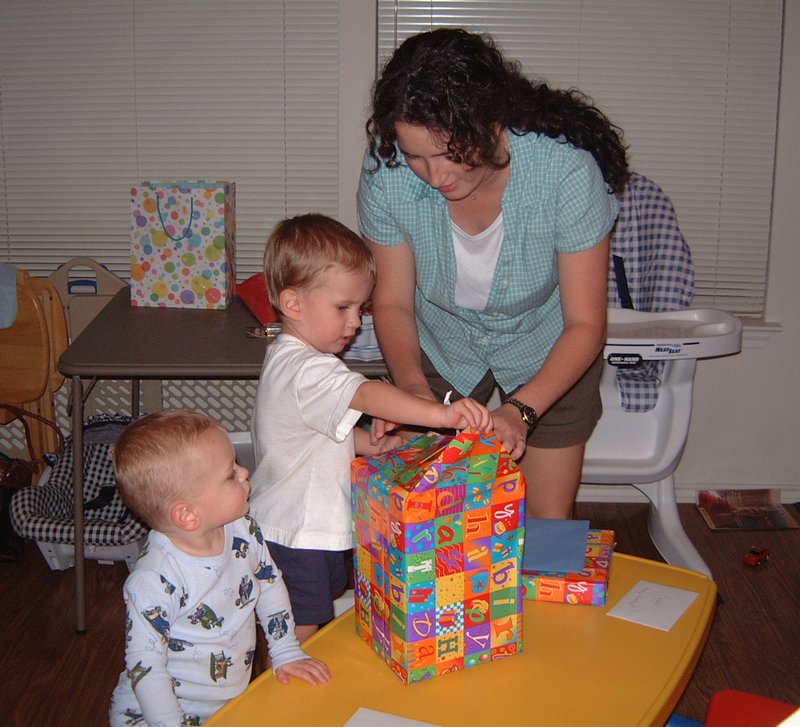 2001/10(October)/Chance-Bday/800x600_2001-10-05-Chance-Bday-11-Vale-Chance-Suzi-presents.JPG