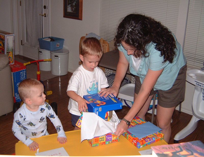 2001/10(October)/Chance-Bday/800x600_2001-10-05-Chance-Bday-12-Vale-Chance-Suzi-presents.JPG