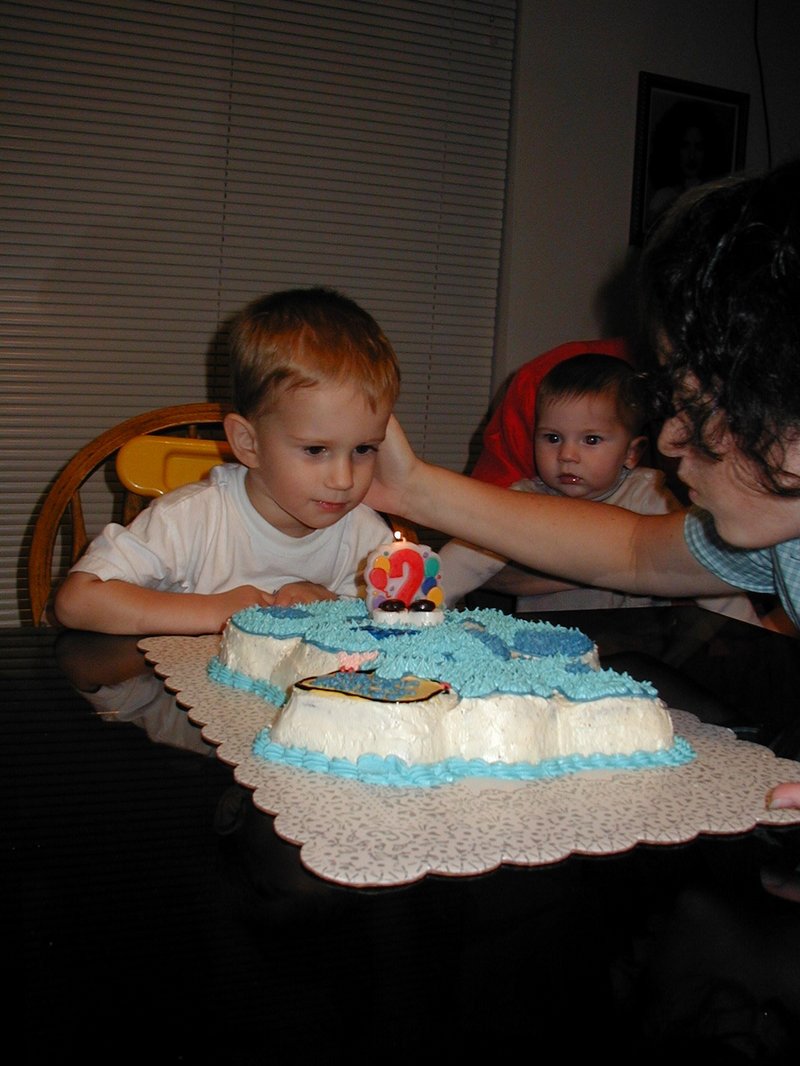 2001/10(October)/Chance-Bday/800x600_2001-10-05-Chance-Bday-34-Chance-Dax-Suzi-blowing-candle.JPG