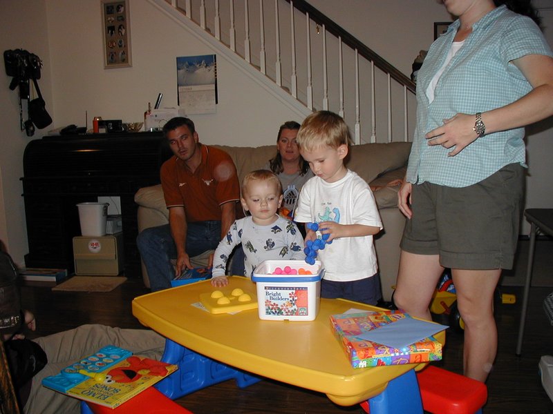 2001/10(October)/Chance-Bday/800x600_2001-10-05-Chance-Bday-38-Justin-Vale-Katie-Chance-Suzi-presents.JPG