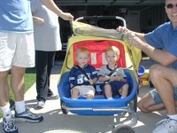 2001-10-07-Chance-Bday-01-Vale-Chance-Travis-bike-trailer.JPG