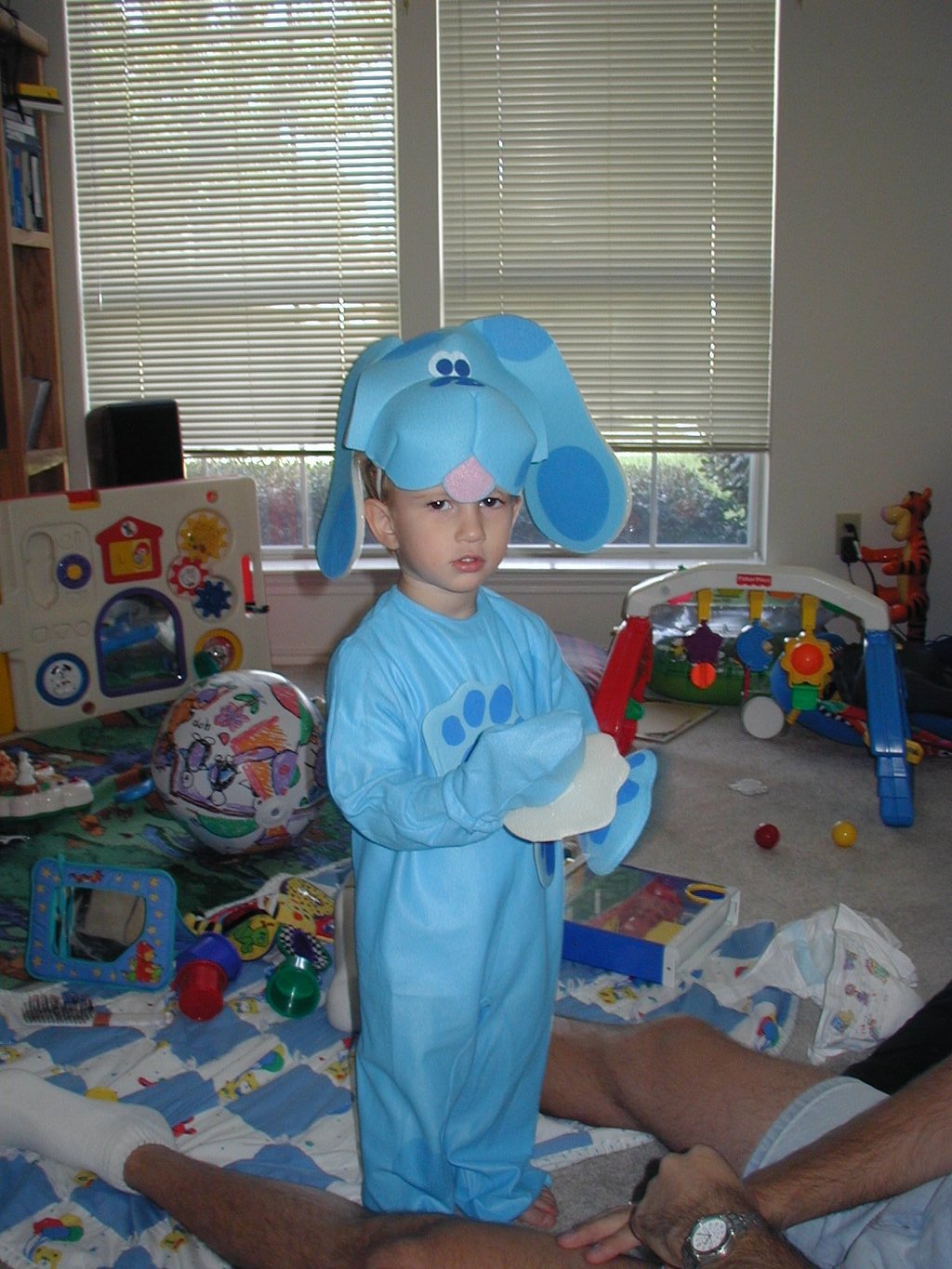 2001/10(October)/Halloween/2001-10-27-Halloween-Party-01-Chance.JPG