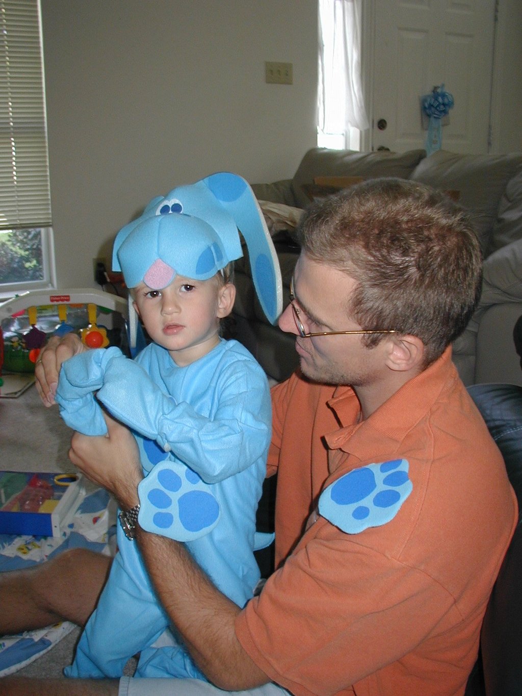 2001/10(October)/Halloween/1024x768_2001-10-27-Halloween-Party-02-Chance-Travis.JPG