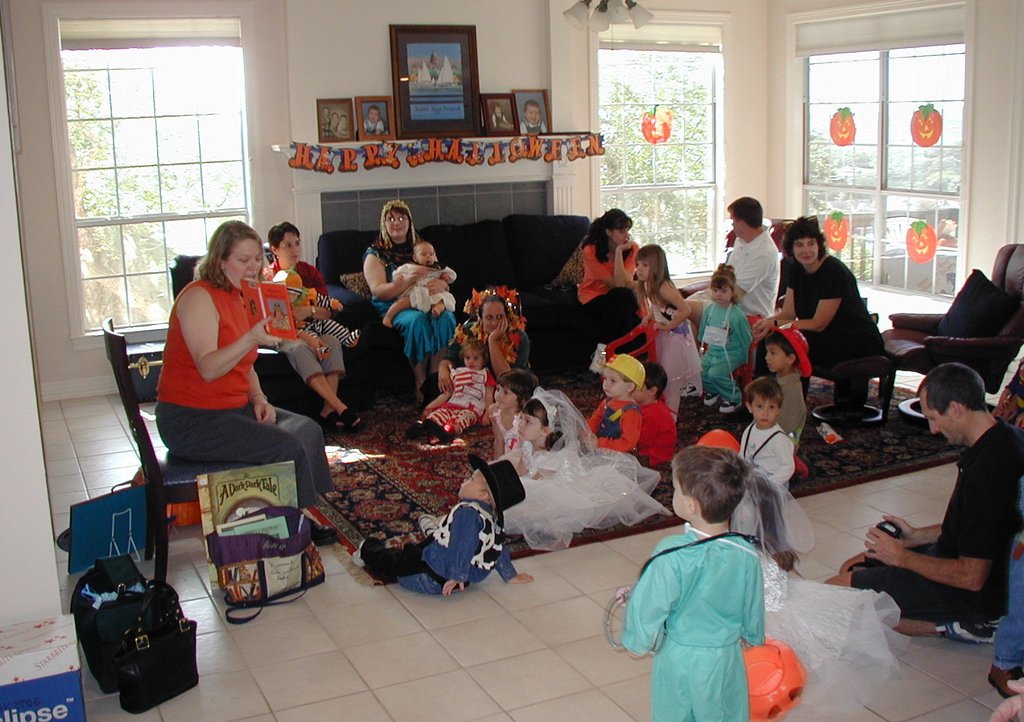 2001/10(October)/Halloween/1024x768_2001-10-27-Halloween-Party-07.JPG
