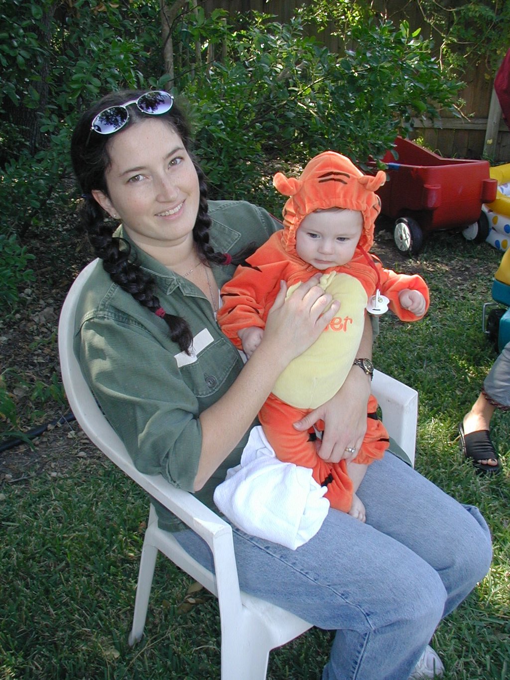 2001/10(October)/Halloween/1024x768_2001-10-27-Halloween-Party-18-Dax-Suzi.JPG