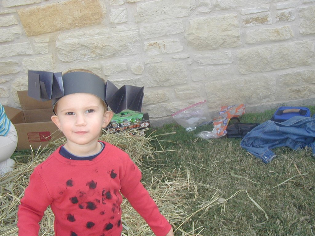 2001-10-30-Halloween-school-party-08-Chance.JPG