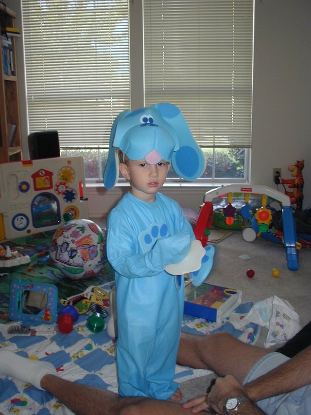 2001/10(October)/Halloween/2001-10-27-Halloween-Party-01-Chance.JPG