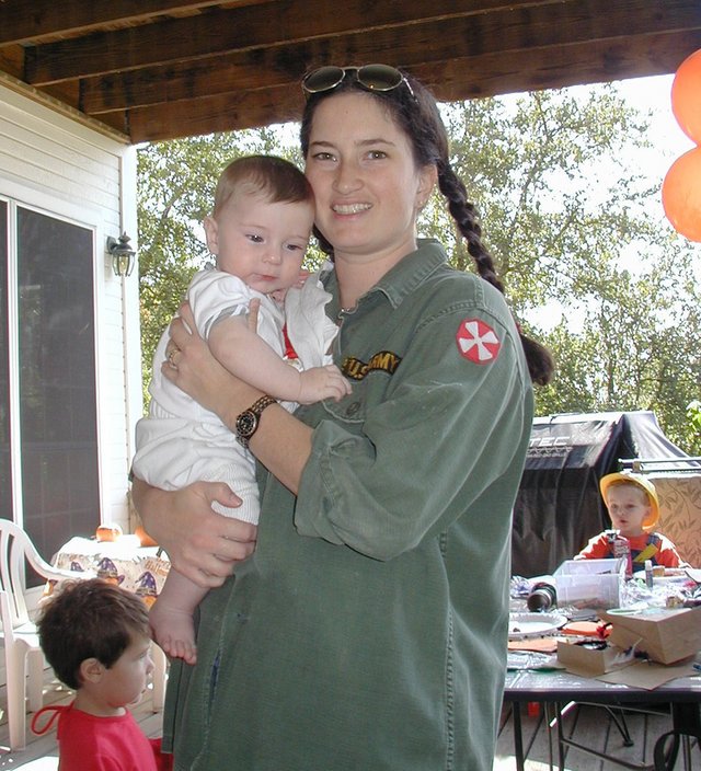 2001/10(October)/Halloween/640x480_2001-10-27-Halloween-Party-10-Suzi-Dax.JPG