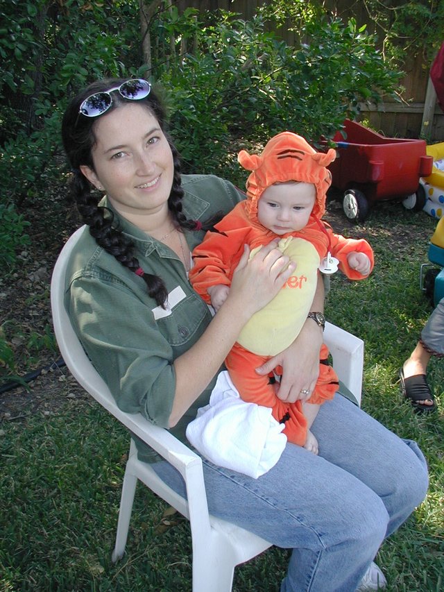 2001/10(October)/Halloween/640x480_2001-10-27-Halloween-Party-18-Dax-Suzi.JPG