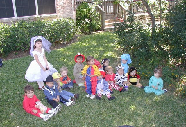 2001-10-27-Halloween-Party-24-kids-costumes.JPG