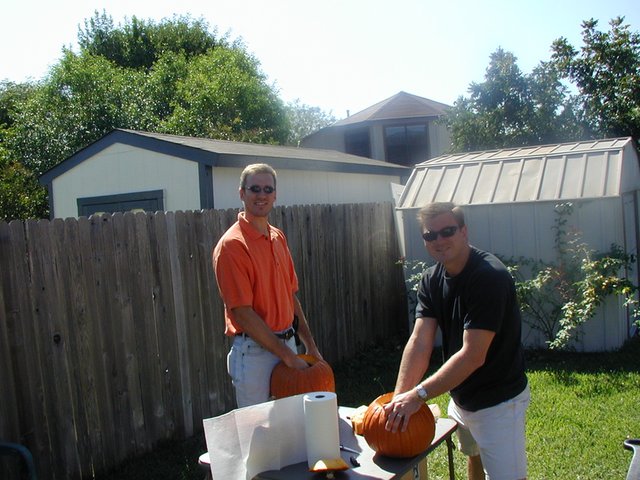 2001-10-28-pumpkin-carving-01-Travis-Justin.JPG
