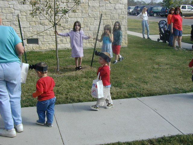 2001-10-30-Halloween-school-party-10-Chance.JPG